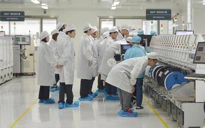 走進(jìn)OPPO R15手機(jī)工廠 探秘高運(yùn)速、嚴(yán)要求的智能生產(chǎn)全流程